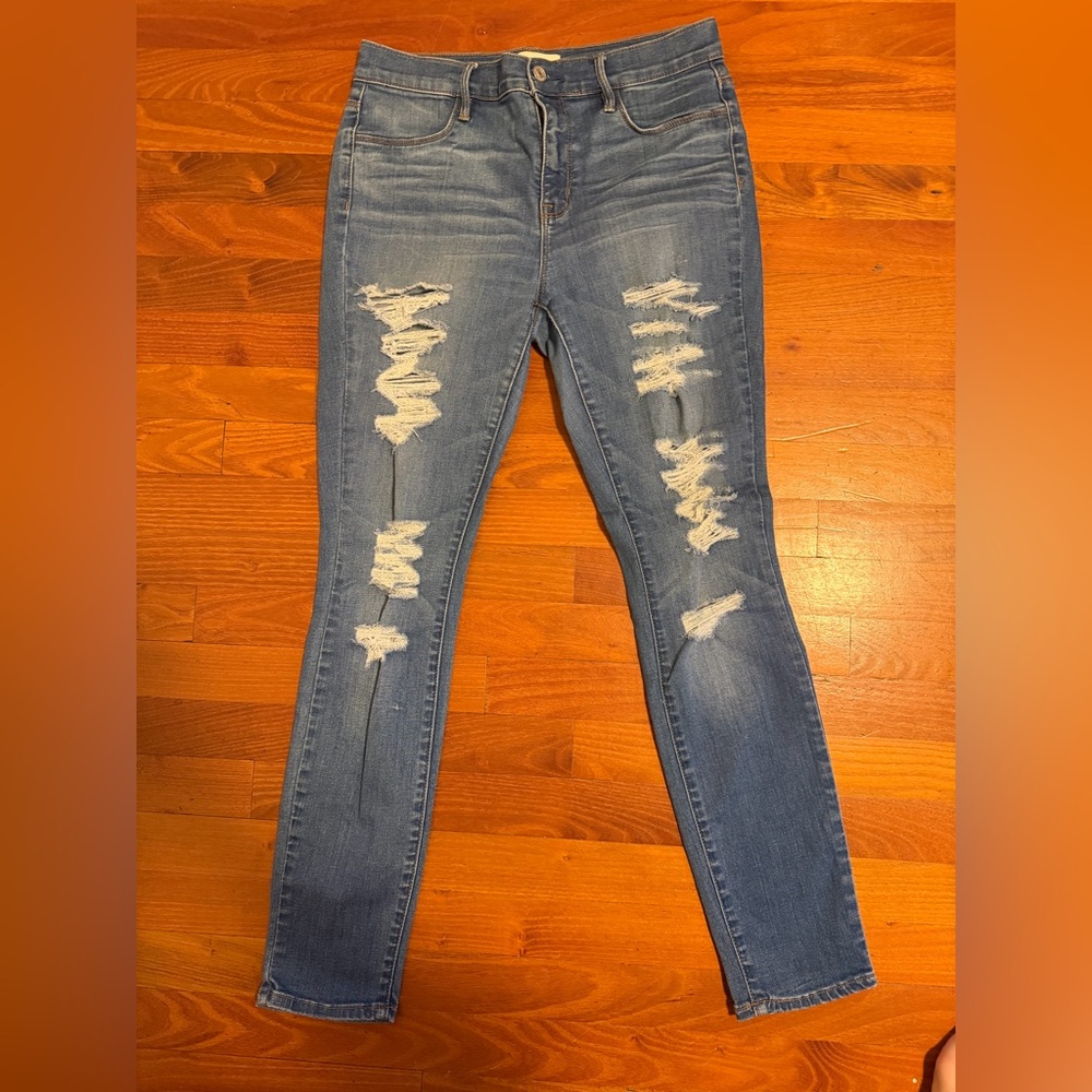Women's Distressed Skinny Jeans in Medium Blue